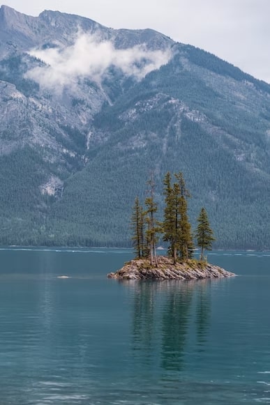 Lake Minnewanka