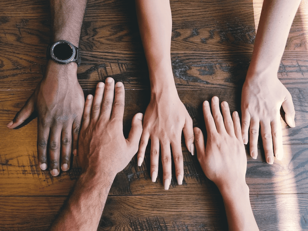 Aceing Etiquette: Top 10 Ways to Mingle with the Canadians [2026]